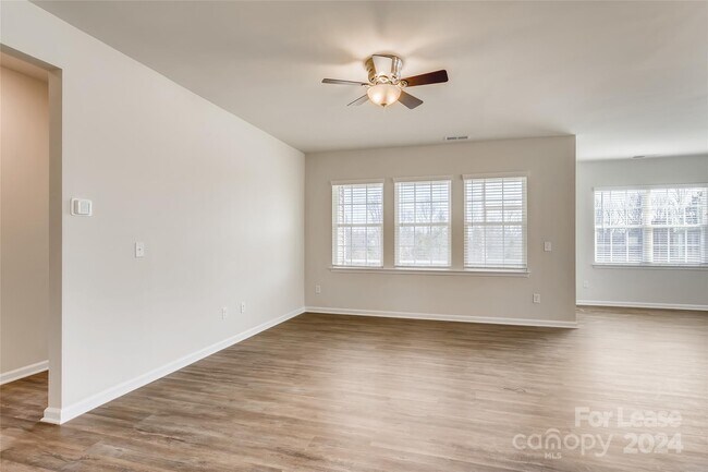 Building Photo - 129 Goodleigh Ln