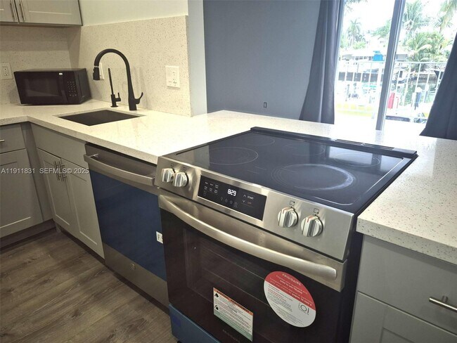 Foto del edificio - 1731 SE 15th St