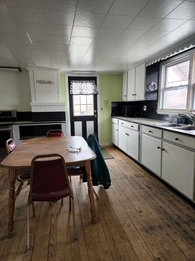 Foto del edificio - Utilities Included!!!!