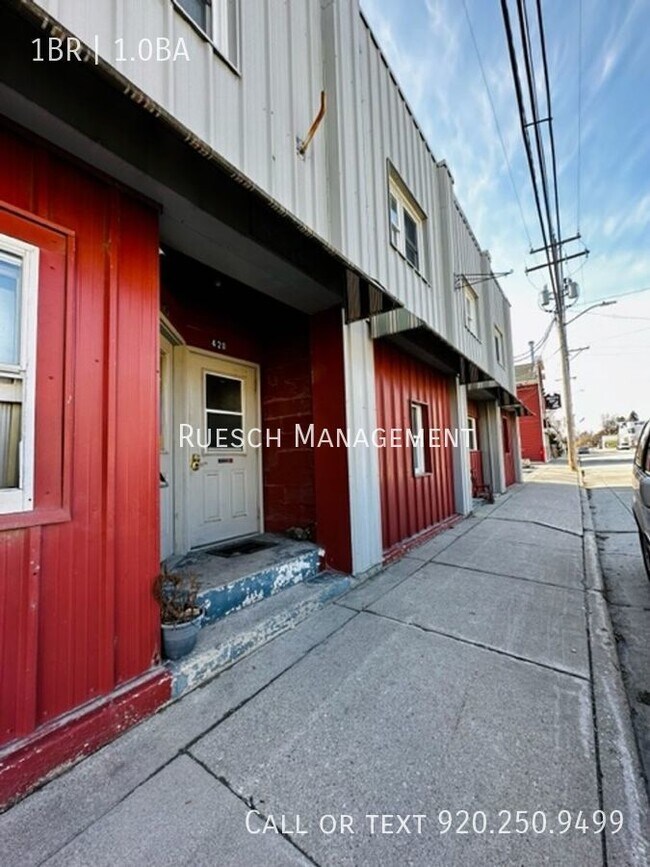 Foto del edificio - Cozy 1 Bedroom 1 Bath Upper Apartment Avai...