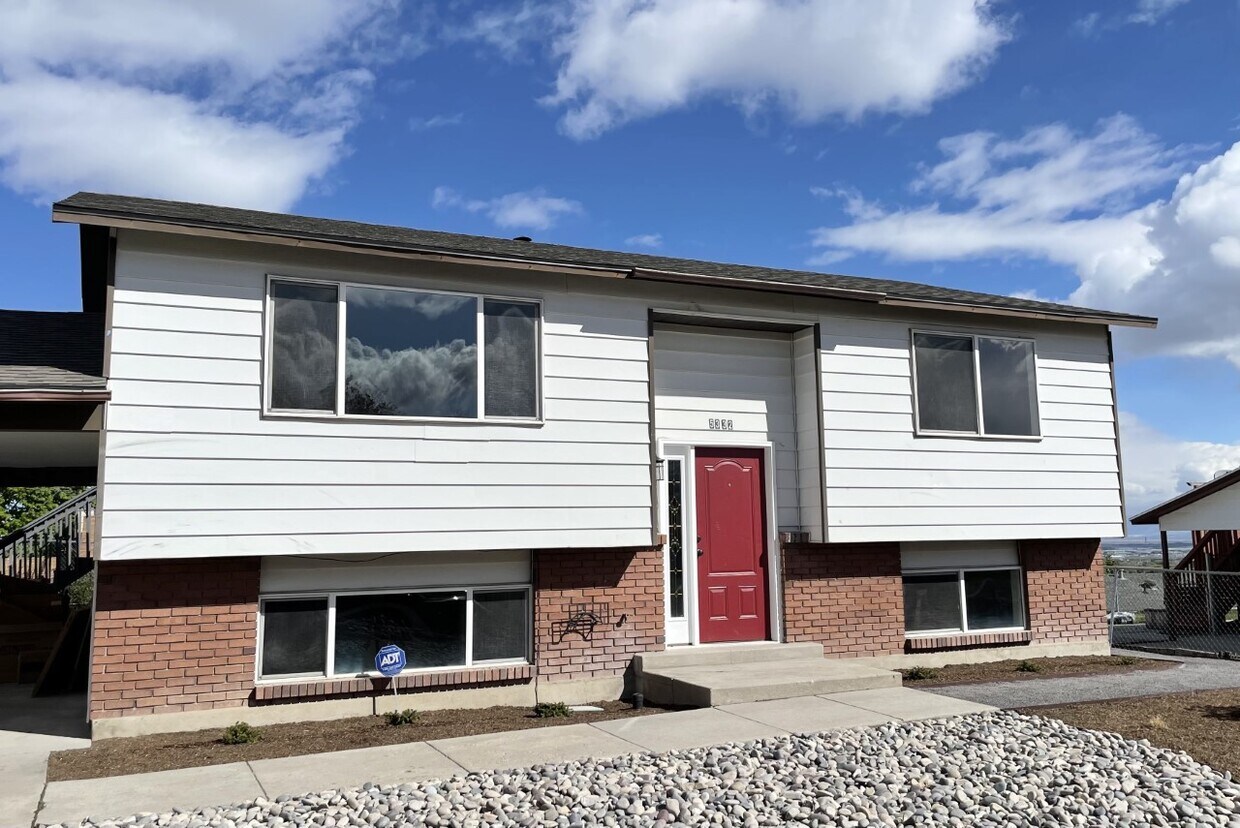 5332 Lewis Clark Dr, Kearns, UT 84118 House Rental in Kearns, UT
