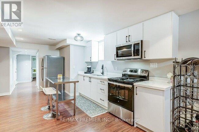 Building Photo - 13 Silvervalley Dr