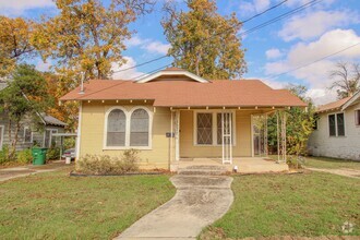 Building Photo - 707 W Lynwood Ave