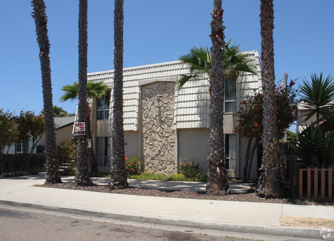 Foto del edificio - 230 Ebony Ave