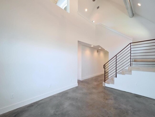 Building Photo - 3141 E 12th St