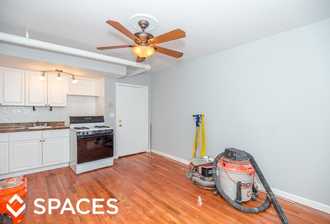 Building Photo - 1627 W Lawrence Ave