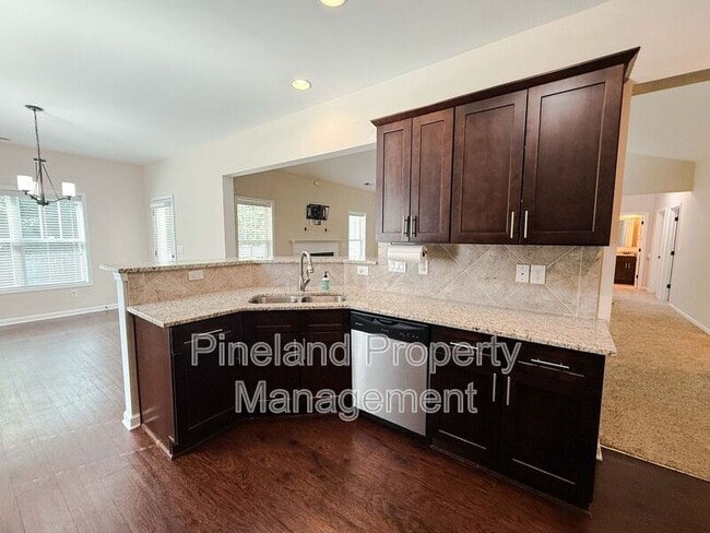 Building Photo - 728 Roanake Drive