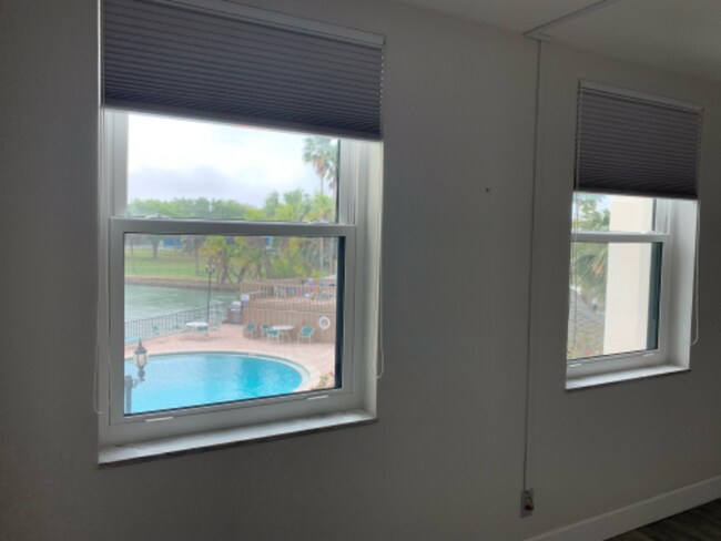 Foto del edificio - 10355 Paradise Blvd