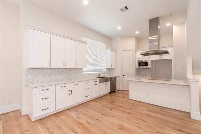 Building Photo - 3821 N Braeswood Blvd