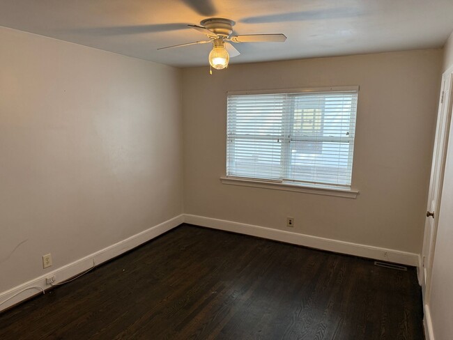 Foto del edificio - 2302 Chesterfield Ave