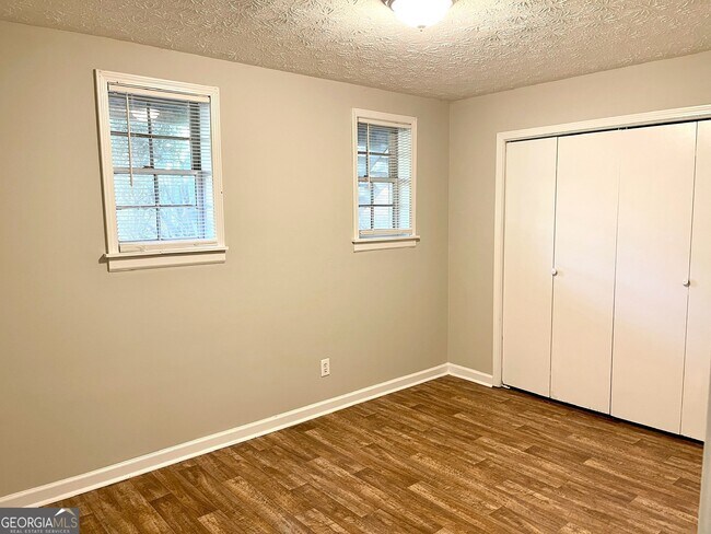 Building Photo - 160 Hunters Ln