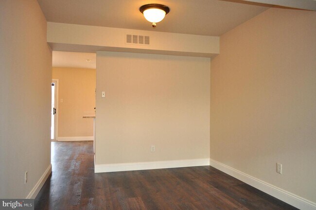 Building Photo - 309 Birch Dr