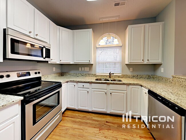 Building Photo - 1405 Wessex Ct