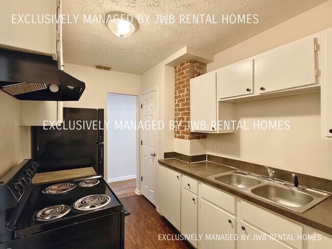 Building Photo - 473 E 65th St