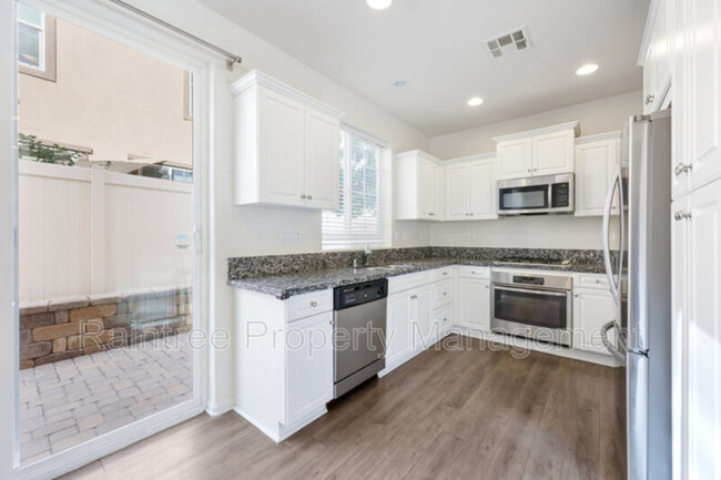 Building Photo - 547 Moonlight Dr