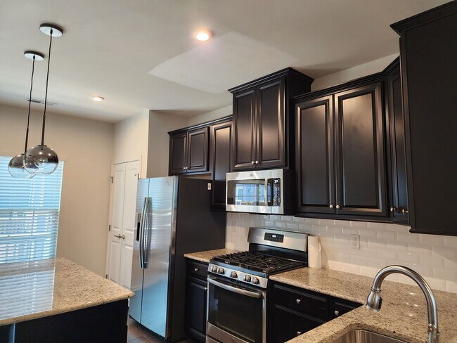 Foto del edificio - Plaza Midwood Townhome