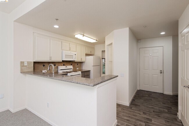 Foto del edificio - 220 Caldecott Ln