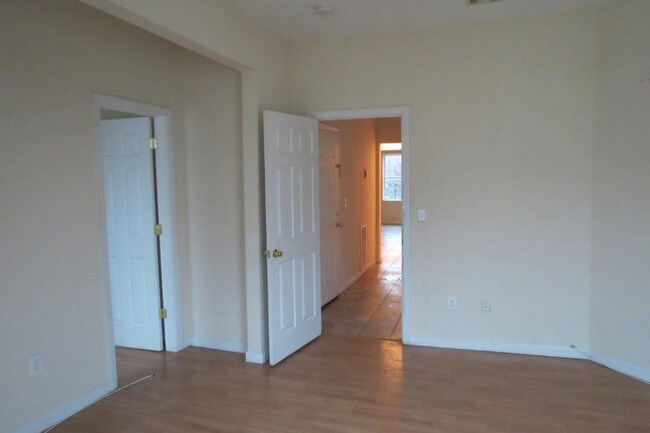 Building Photo - 648 S 19th St