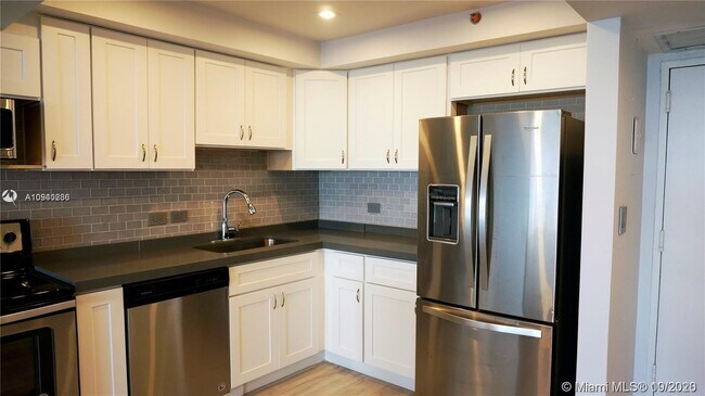 Building Photo - 20505 E Country Club Dr