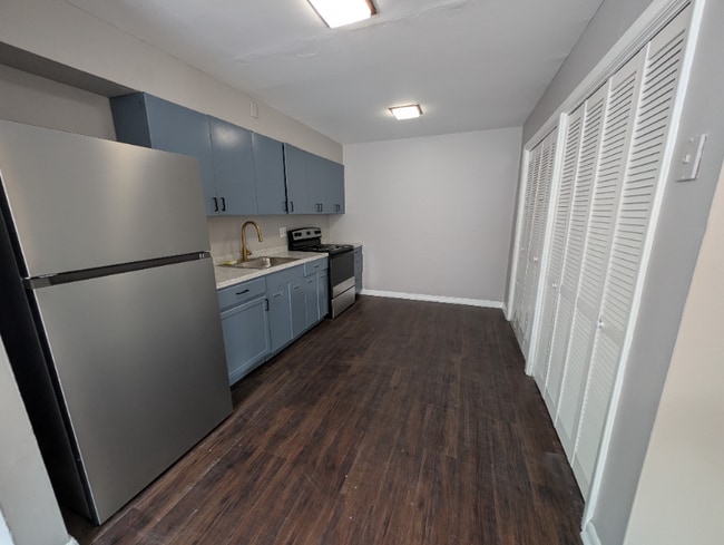 Building Photo - 110 Cromwell Pl