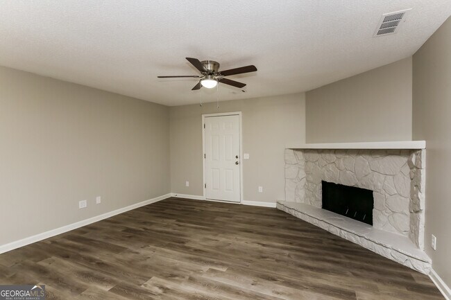 Building Photo - 2535 Valient Dr