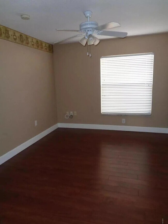 Building Photo - 1358 Sanibel Ln