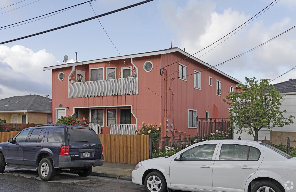 Building Photo - 22943 Sutro St