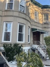 Building Photo - 5 E 10th St