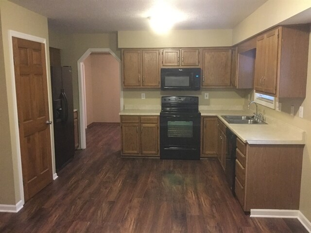 Foto del edificio - 3543 Oak Spring Dr