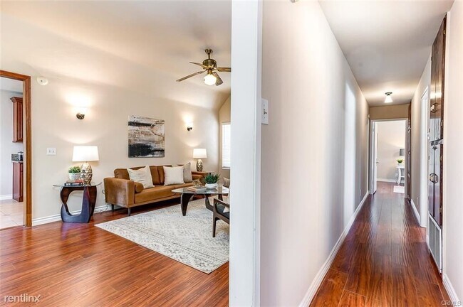 Building Photo - 4 br, 3 bath Duplex - 8621 La Homa St