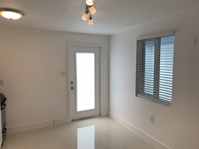 Foto del edificio - 2361 SW 17th St
