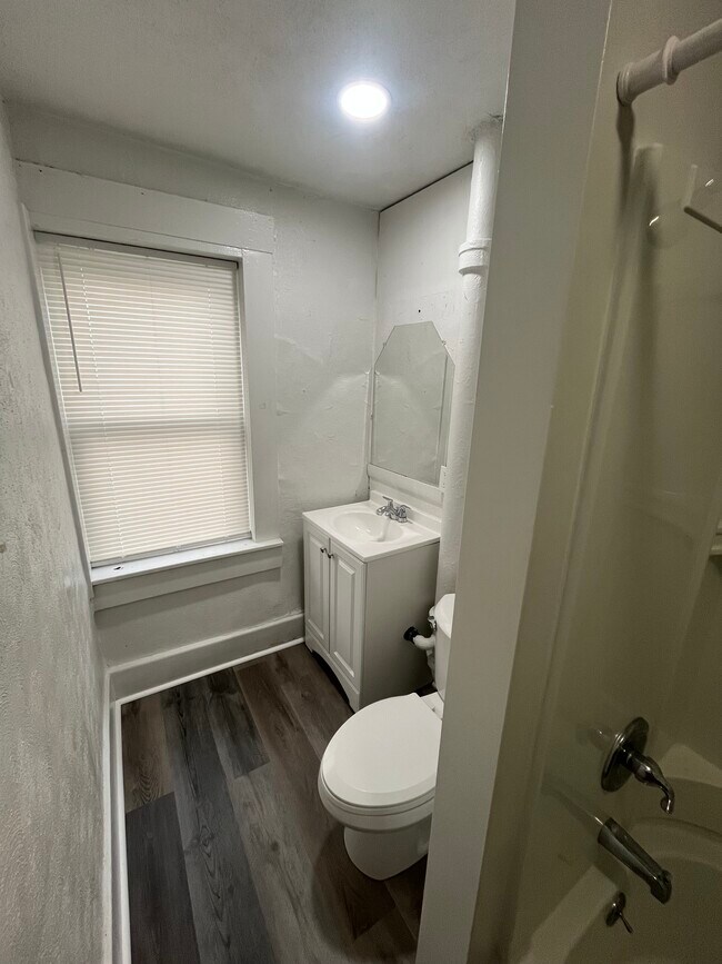 Foto del edificio - 1104 Marne Rd