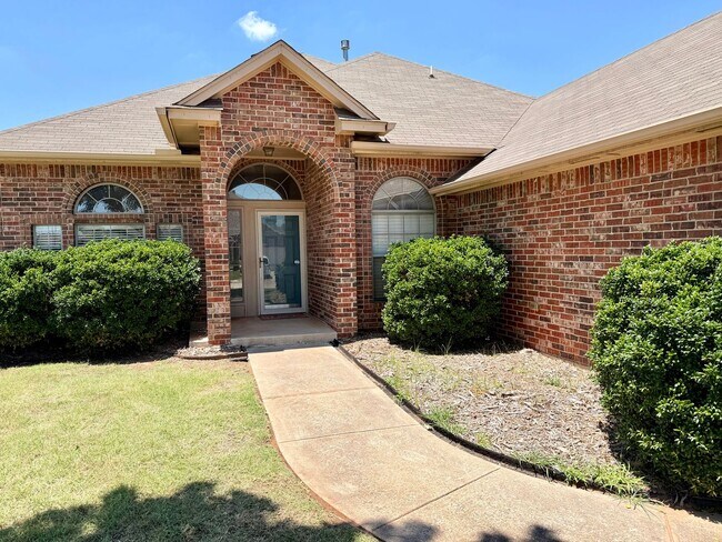 Building Photo - Beautiful 4 Bed 2 Bath in Moore Schools