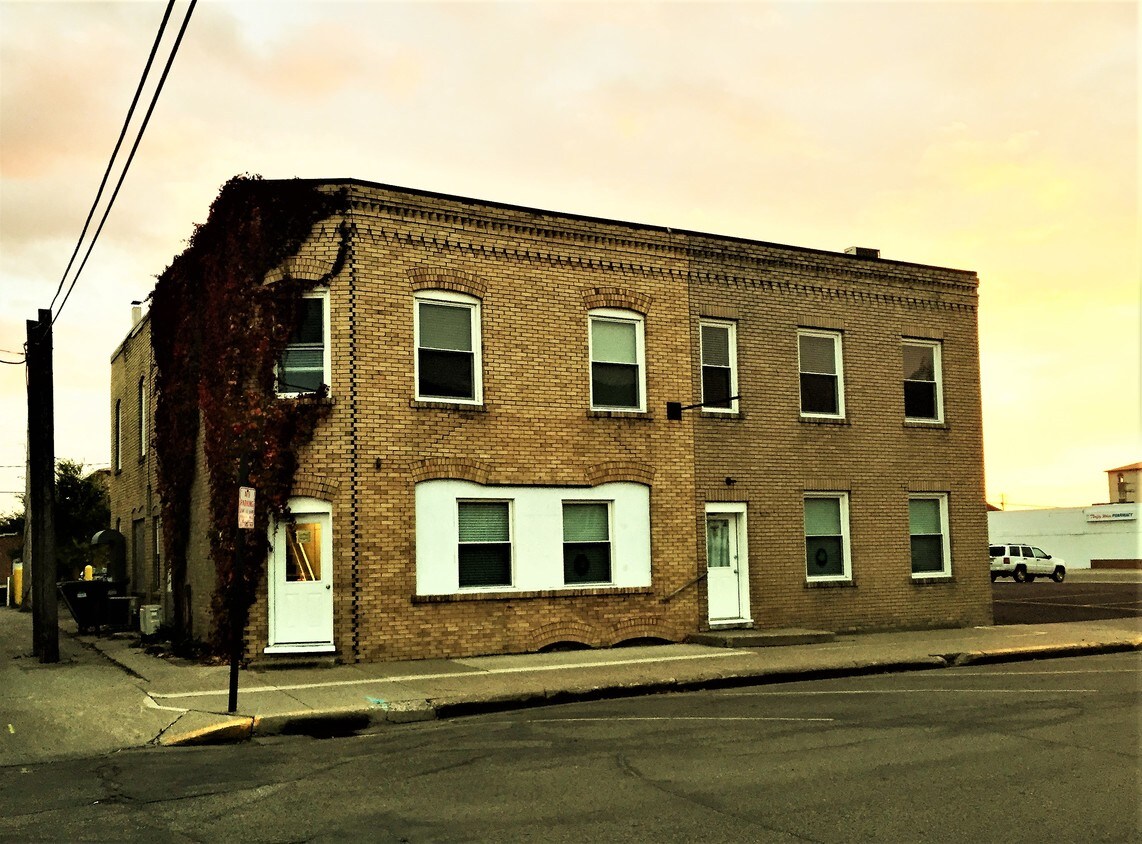 139 3rd St NW Unit 6, Valley City, ND 58072 Room for Rent in Valley