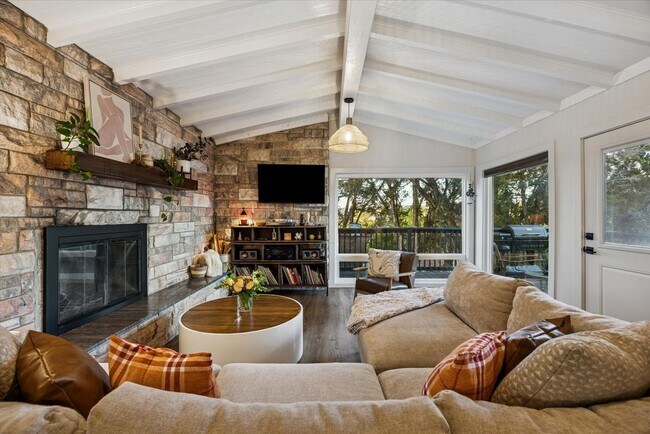 Foto del edificio - 6407 Lynn Ln