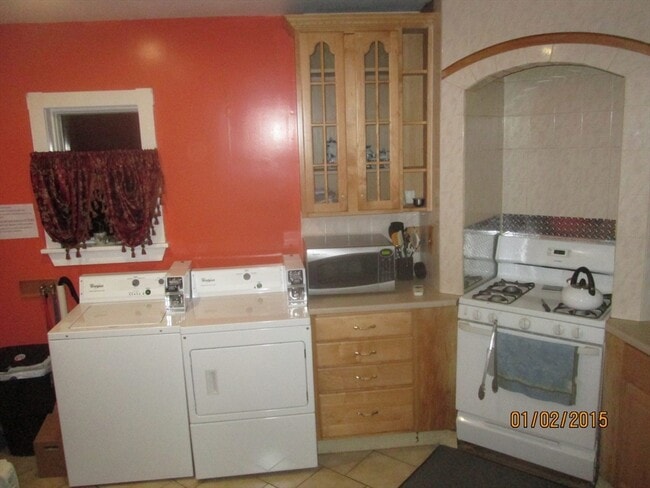 Building Photo - 00 Mountain