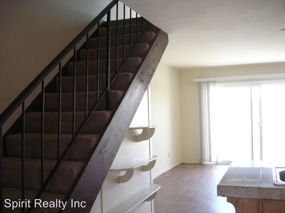 Building Photo - 1111 Seacoast Dr