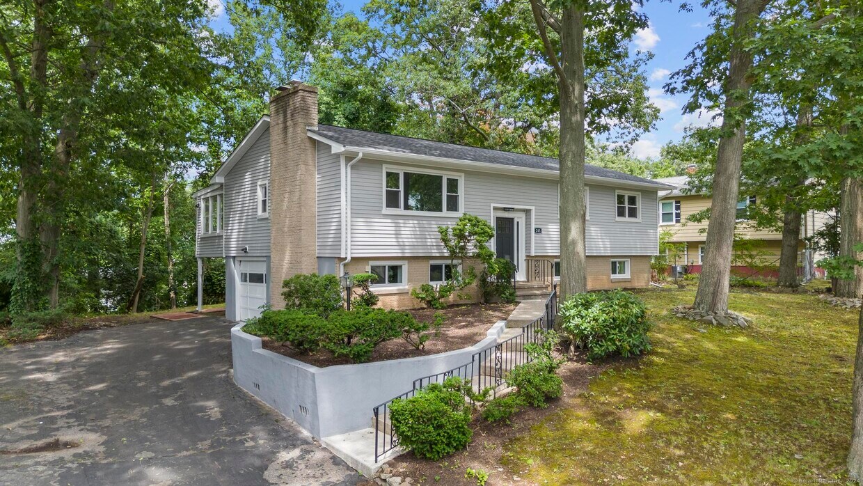 Primary Photo - 245 Homeside Ave