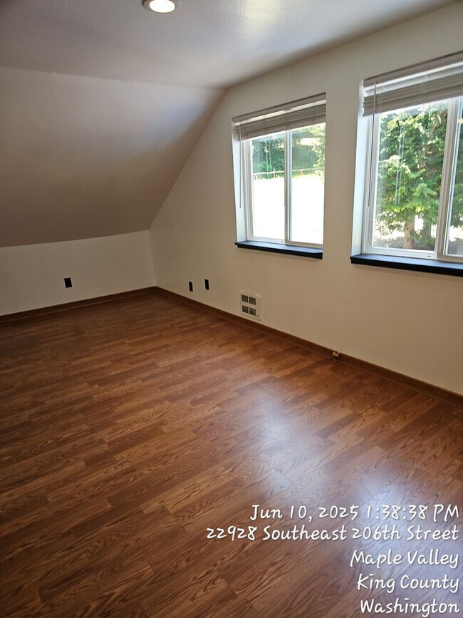 Building Photo - Maple Valley Country living - studio apart...