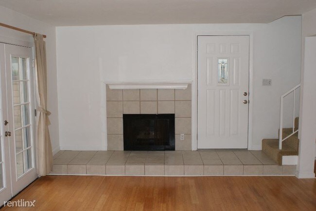 Building Photo - 16821 Green Ln