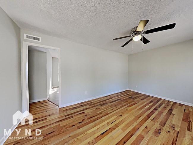 Building Photo - 5967 Shane Cir