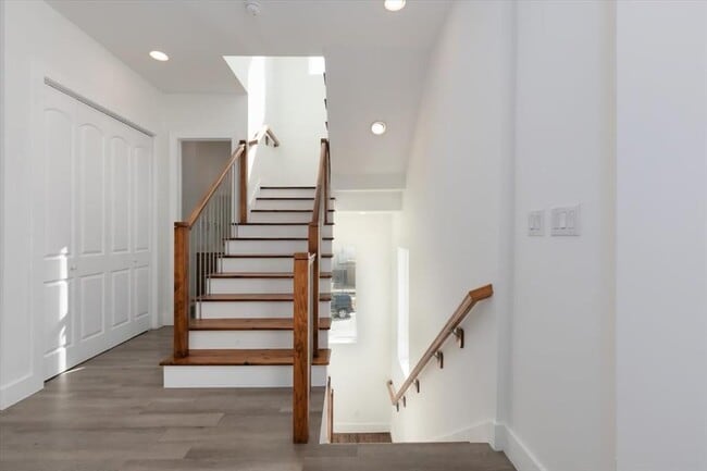 Foto del edificio - 645 W 16th St