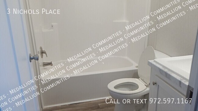 Building Photo - 3 Nichols Pl