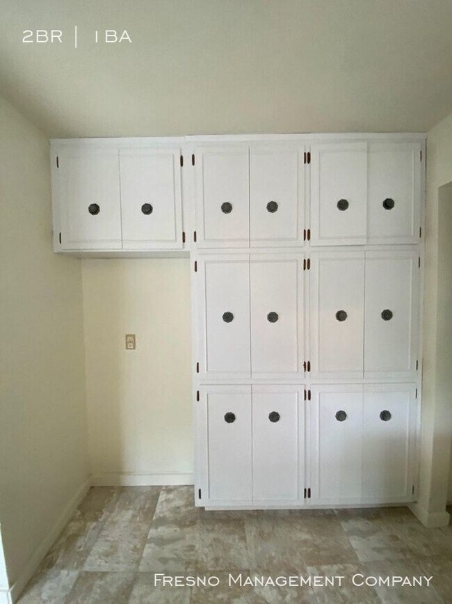 Building Photo - 2 Bed 1 Bath Apartment Near Manchester Mall!