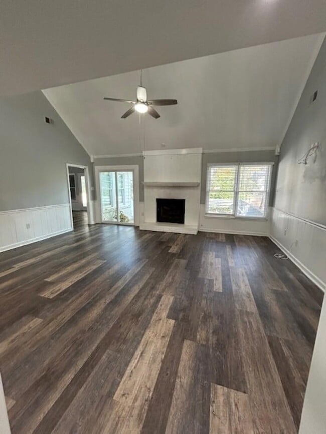 Foto del edificio - 496 Quail Crest Dr