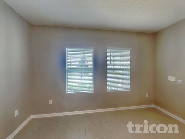 Foto del edificio - 728 Squire Ave