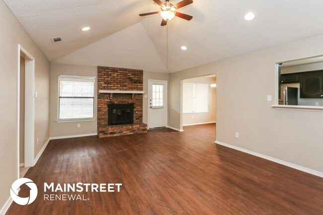 Building Photo - 521 Anglebluff Dr