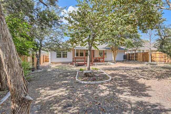 Building Photo - 351 Canterbury Dr