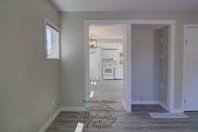 Building Photo - 1350 Stanwix Dr