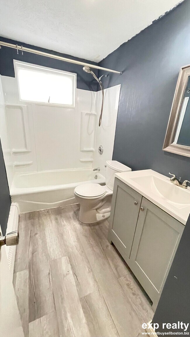 Bathroom - 15 Linwood St